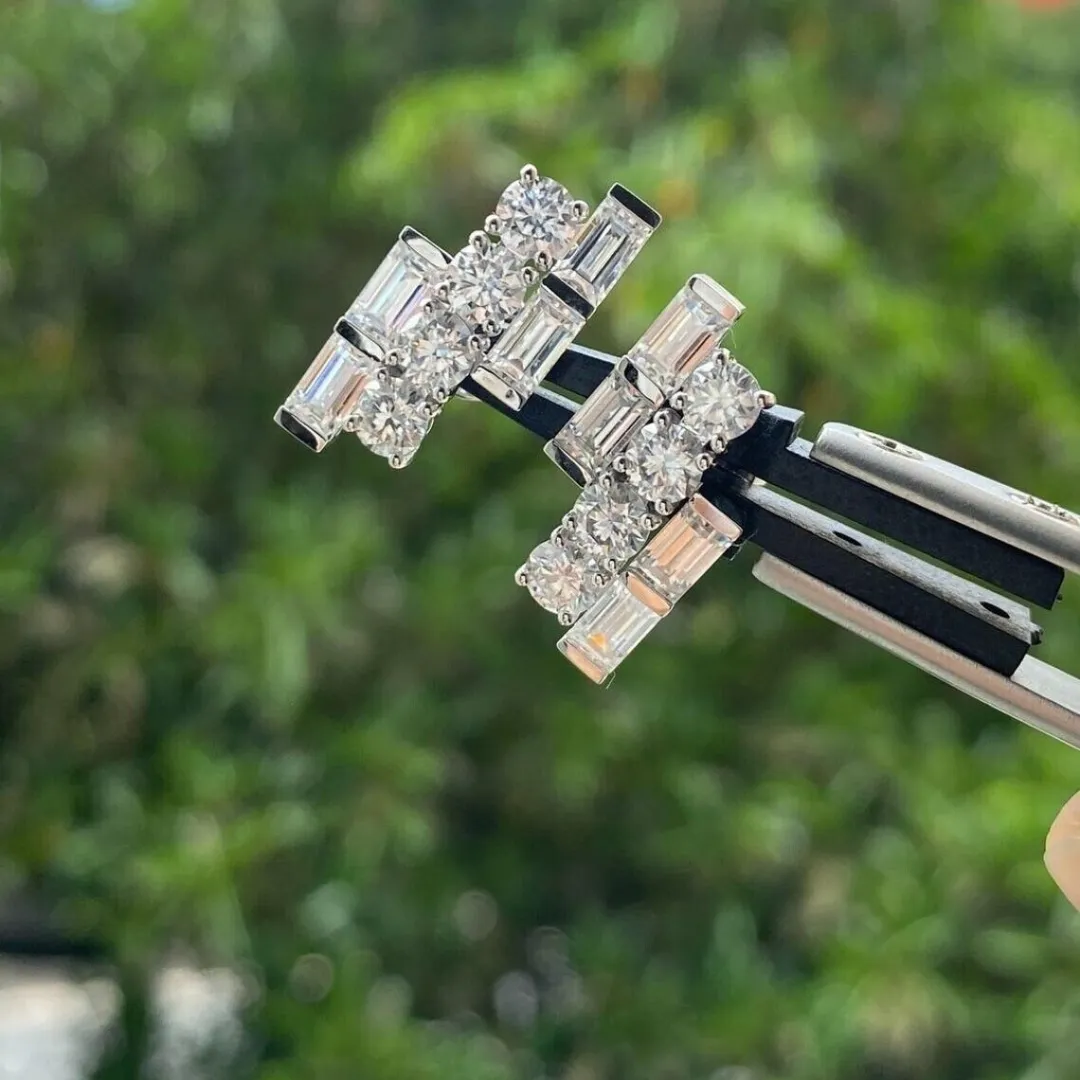 /public/photos/live/Baguette Cut Moissanite Bridesmaid Earrings 429 (2).webp